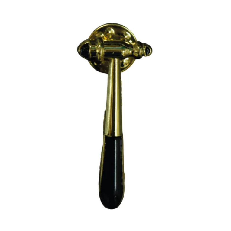 Pin Diseño Martillo Color Dorado GMD